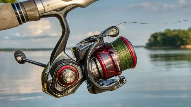 difference between spinning and baitcasting reels