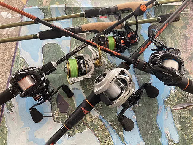 difference between spinning and baitcasting reels